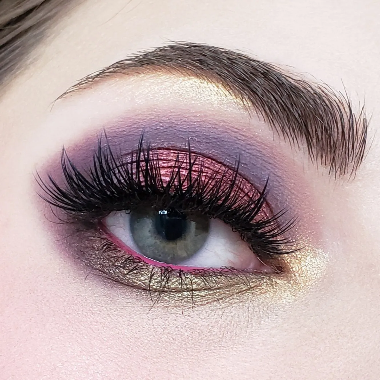 Crown Pro Eyeshadow Smoke Collection CP03